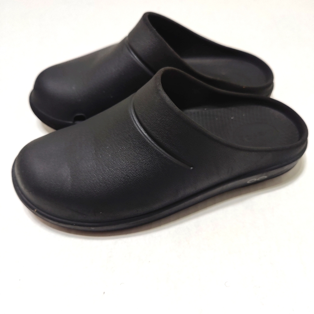 OOFOS  OOCLOOG Black Comfort Lightweight Recovery Clogs Women's 7/Men's 5